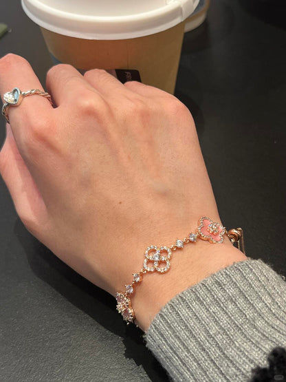 Qimeng Sweet Cherry" Vintage Pink Mother-Of-Pearl Four-Leaf Clover Bracelet with Micro-Zirconia Inlay and Cutout Design